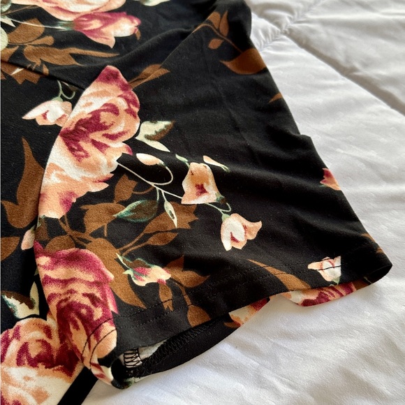 LETDIOSTO Black Floral Top - Picture 3 of 6